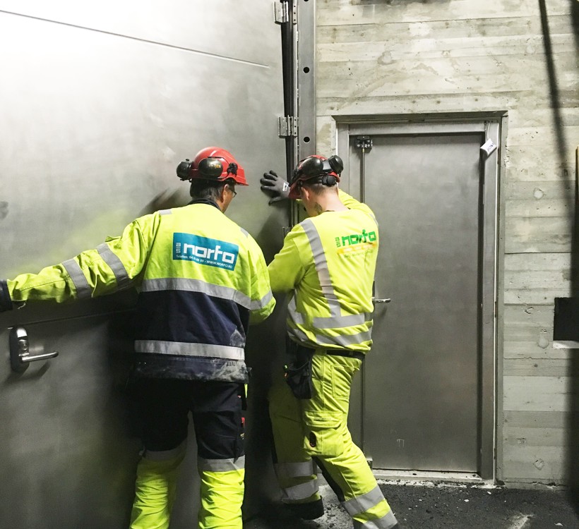 Montering av branndører, ståldører, sikkerhetsdører- og porter på trafoanlegg AS Norfo